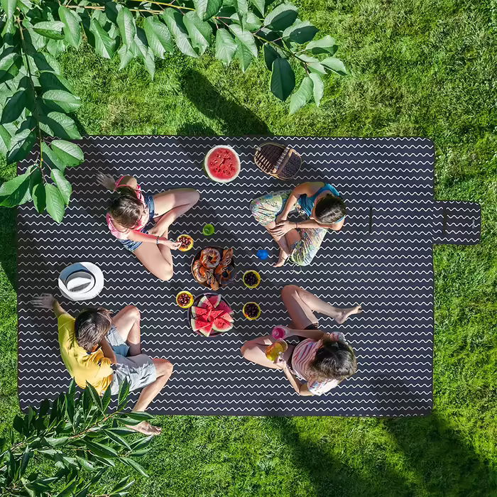 Relaxdays XXL Picknickdecke, 200x300 cm, Fleece Stranddecke, wärmeisoliert, wasserdicht, mit Tragegriff, dunkelblau/weiß