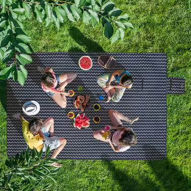 Relaxdays XXL Picknickdecke, 200x300 cm, Fleece Stranddecke, wärmeisoliert, wasserdicht, mit Tragegriff, dunkelblau/weiß