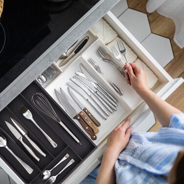 Relaxdays Schwarzer Besteckkasten 5 Fächer
