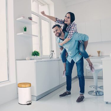 Relaxdays Mülleimer Bad, 3 l, Kosmetikeimer mit Absenkautomatik, Bambusdeckel, entnehmbarer Inneneimer, Treteimer, weiß