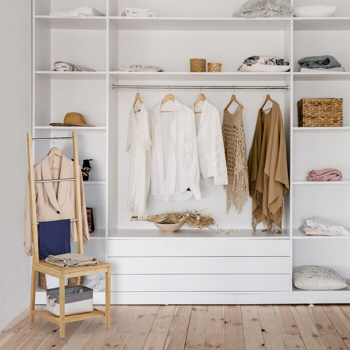 Relaxdays Herrendiener Stuhl Bambus & Edelstahl